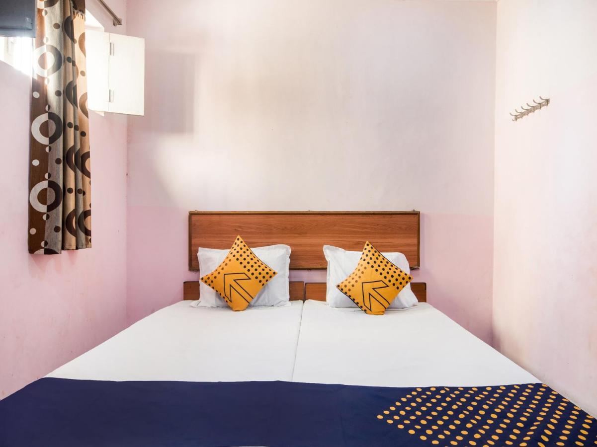 Spot On 75742 Sri Devi Lodge Kākināda エクステリア 写真