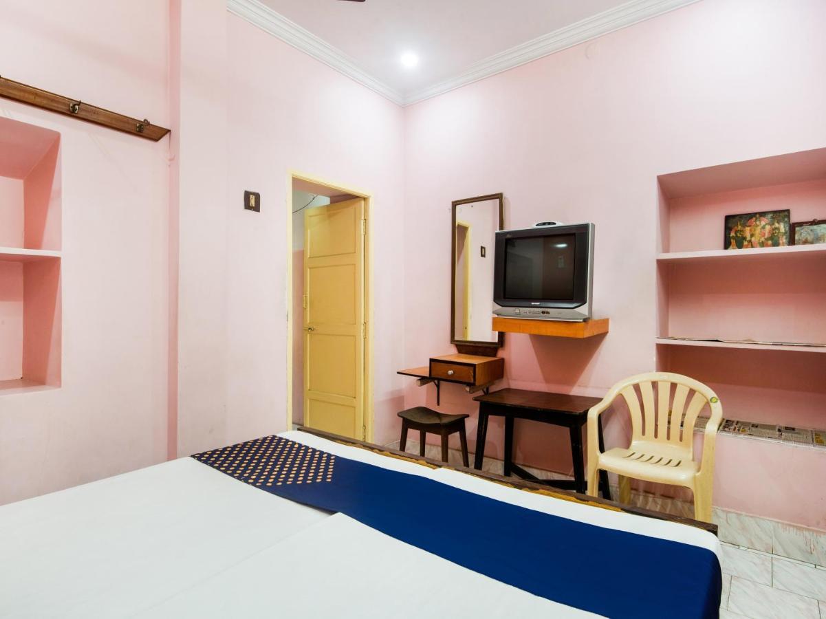 Spot On 75742 Sri Devi Lodge Kākināda エクステリア 写真