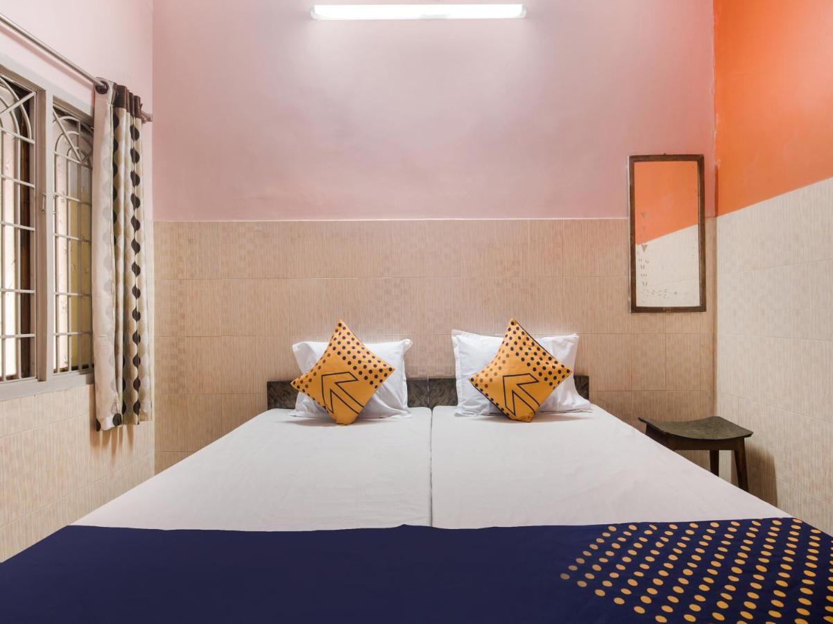Spot On 75742 Sri Devi Lodge Kākināda エクステリア 写真