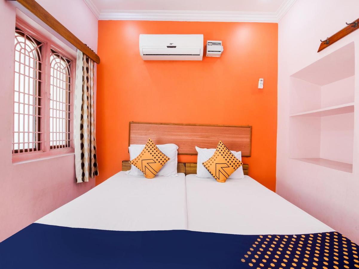 Spot On 75742 Sri Devi Lodge Kākināda エクステリア 写真